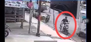 Poto: Pencuri sepeda motor terekam cctv