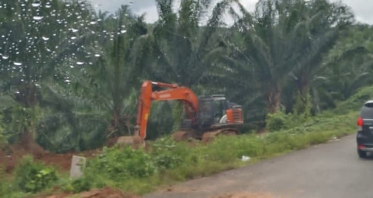 Pembuatan siring gajah di jalan poros noerdin panjdi disoroti anggota dprd Empat Lawang. (Poto: Ist/ Kabarempatlawang.com)
