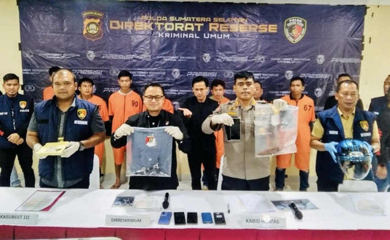 7 Pelaku Curas Sadis yang Lukai Bendahara Samsat Empat Lawang Dibekuk Tim Jatanras Krimum Polda Sumsel. (Poto: Humas Polda Sumsel/KBR)