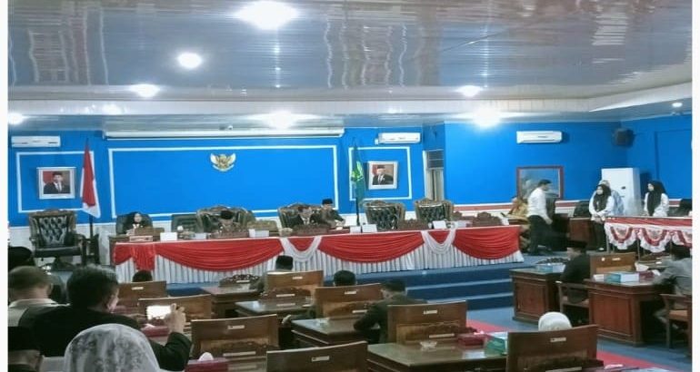 Rapat Paripurna DPRD Kabupaten Empat Lawang: Penyampaian LKPJ Bupati Tahun 2023 untuk Transparansi Pemerintahan Daerah. (Poto: ist/Kabarempatlawang.com)