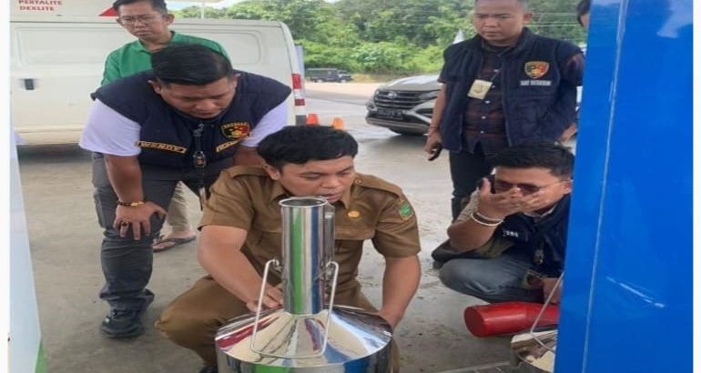 Menjelang Idul Fitri, Disprindag dan Polres Empat Lawang Lakukan Pengecekan Pompa BBM di SPBU. (Poto: Istimewa)