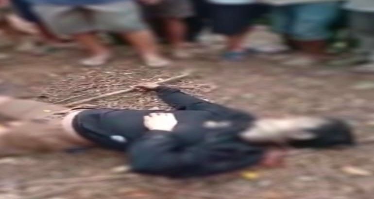 GEMPAR! Warga Temukan Mayat Pria dengan Luka di Paha Kiri, Diduga Korban Pembunuhan. (Poto: Tangkapan Layar)
