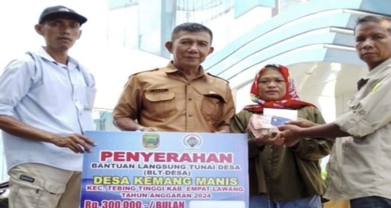 Pj Kepala Desa Kemang Manis Berikan Bantuan Langsung Tunai kepada 27 Warganya